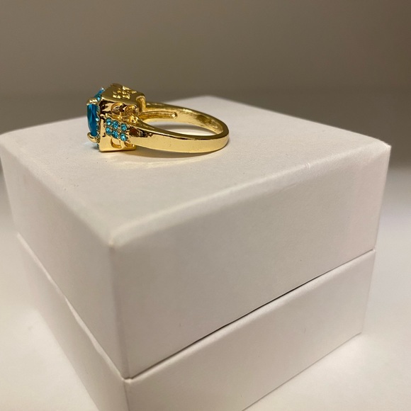 Aquamarine Jewel  Gold Ring Size 8 - Picture 5 of 9